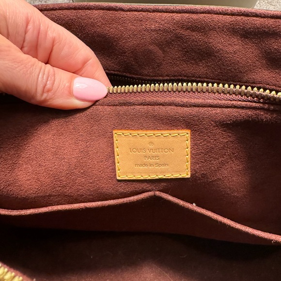 Louis Vuitton Handbag - Picture 2 of 7